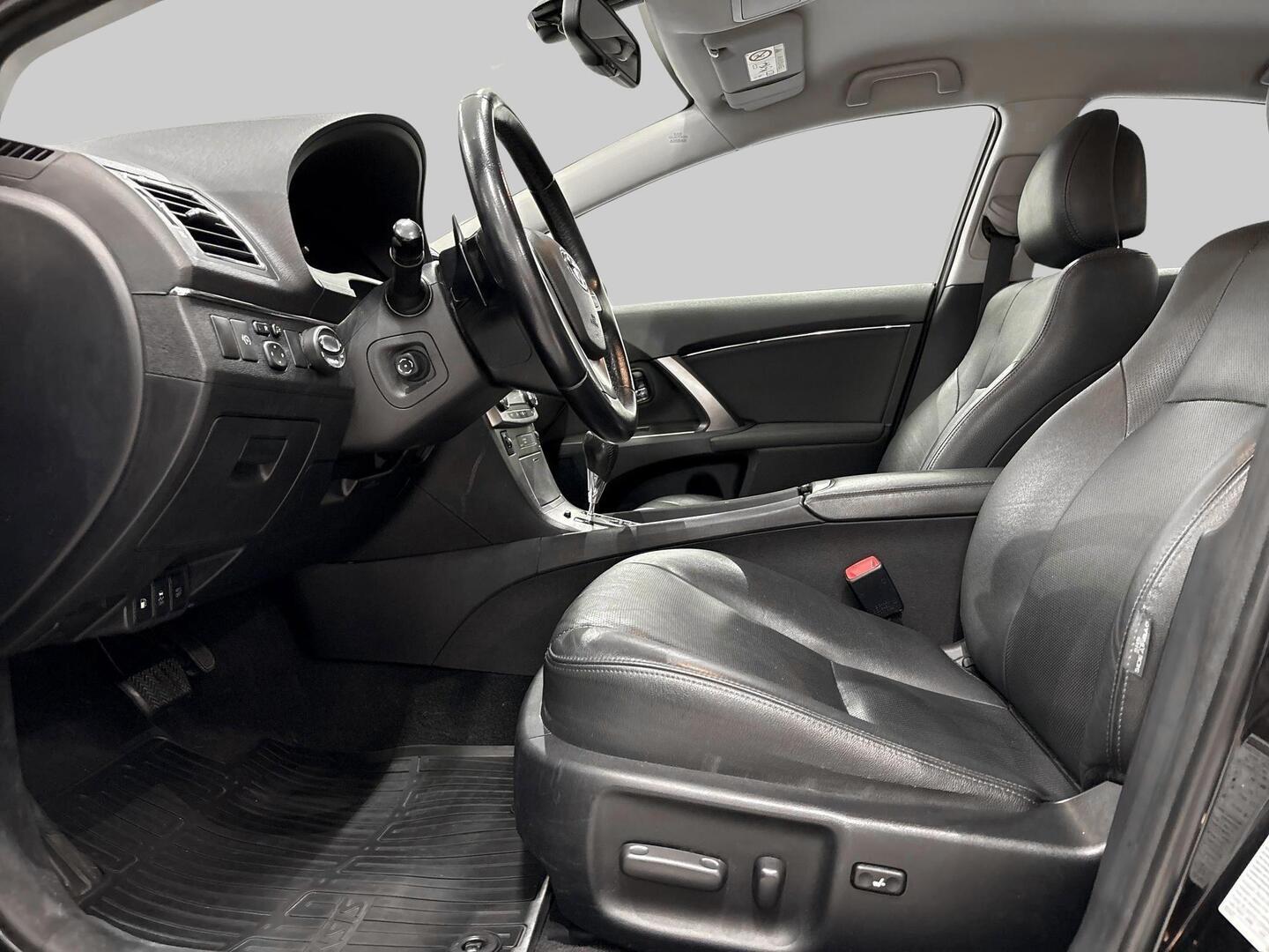 TOYOTA Avensis 2014