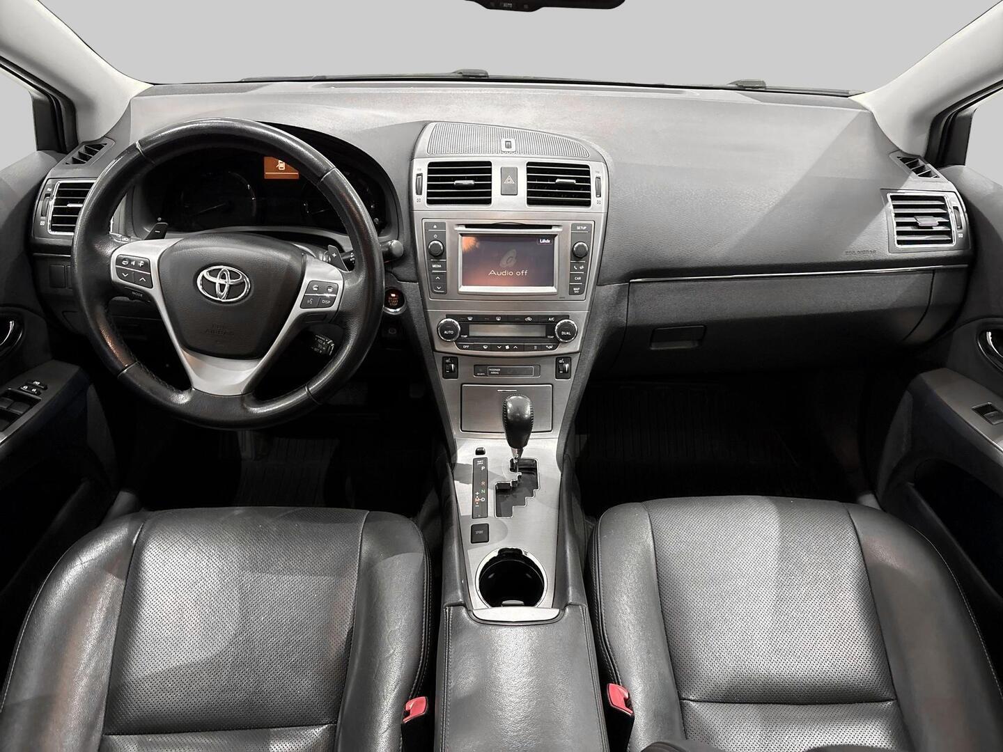 TOYOTA Avensis 2014