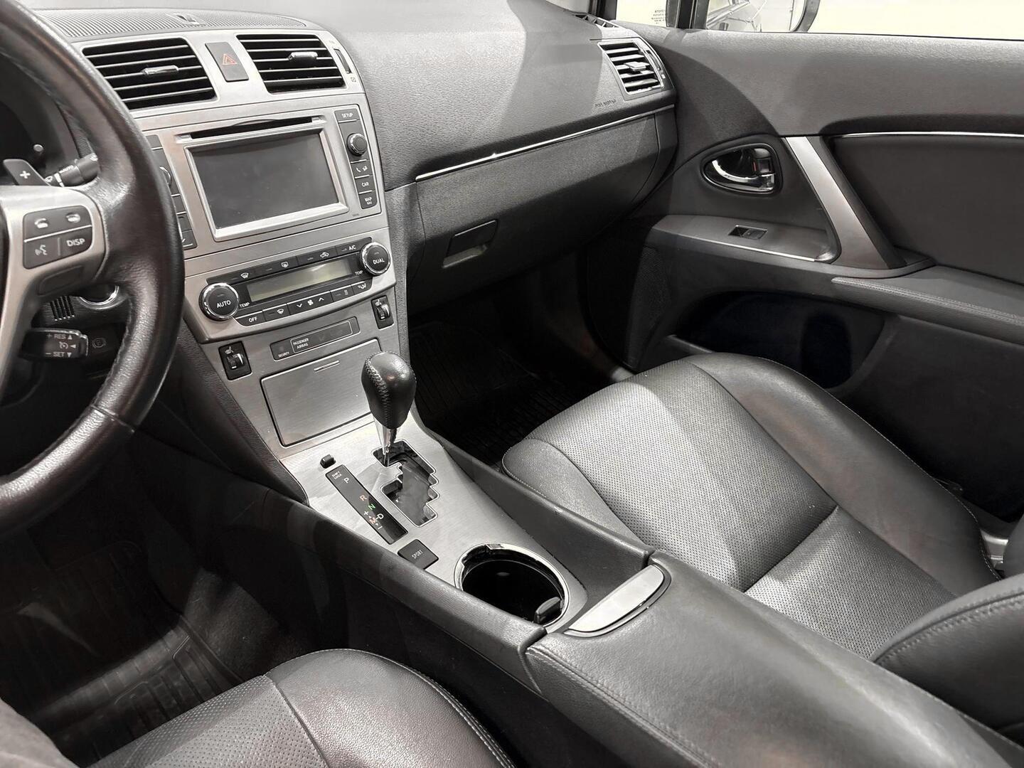 TOYOTA Avensis 2014