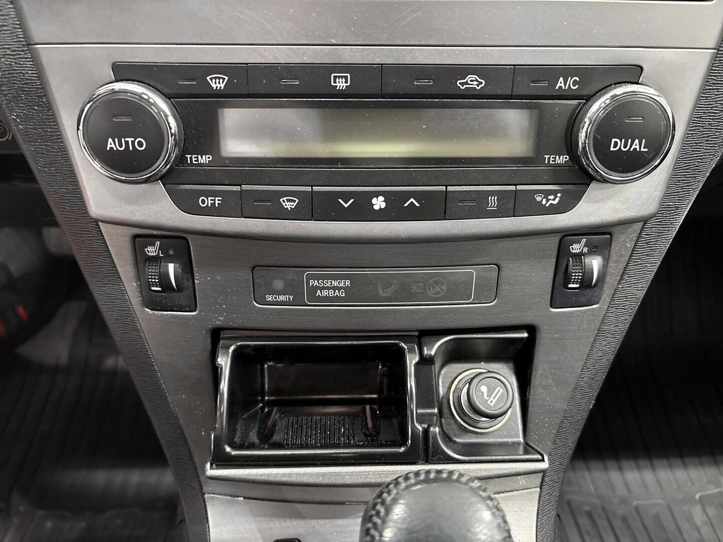 TOYOTA Avensis 2014