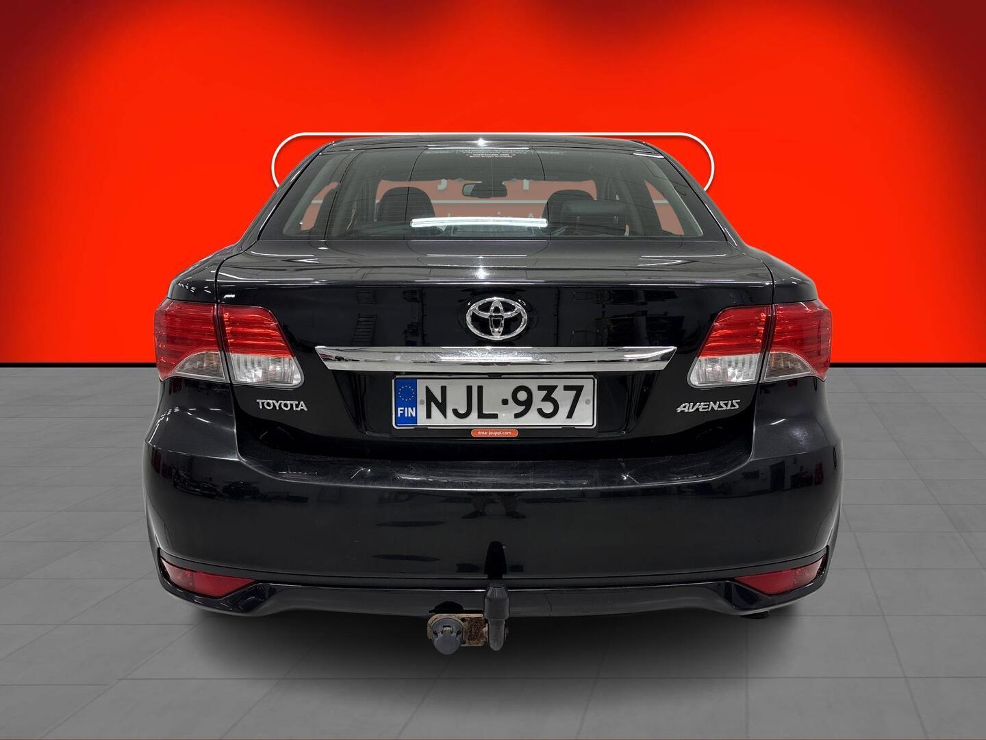 TOYOTA Avensis 2014