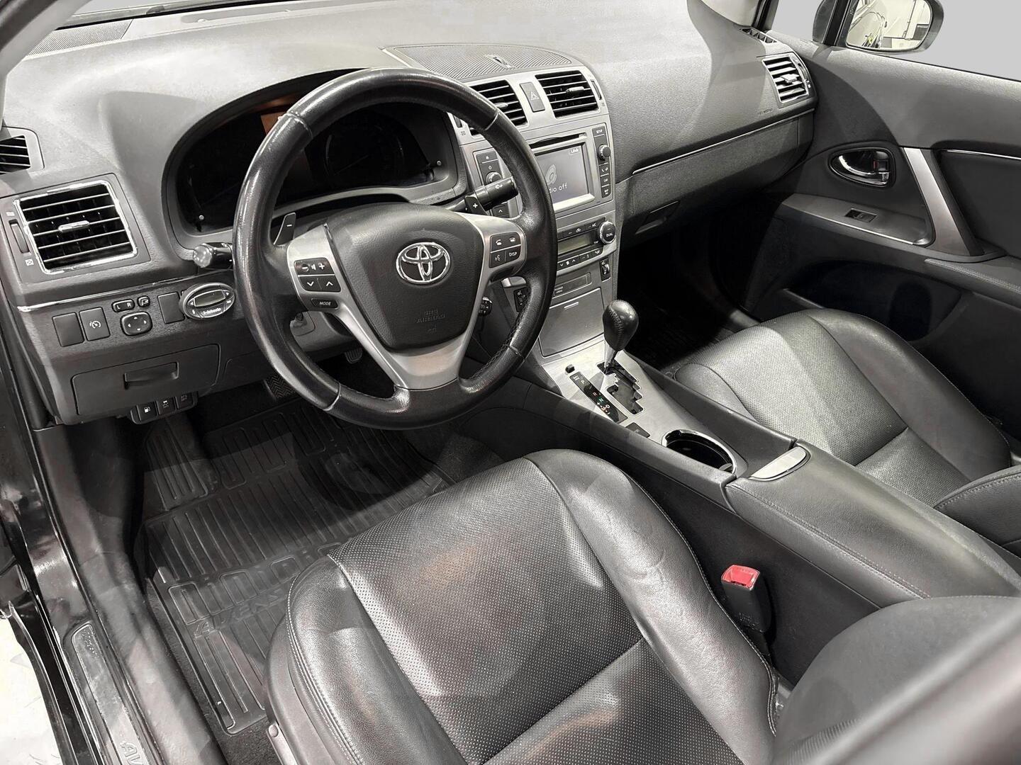 TOYOTA Avensis 2014