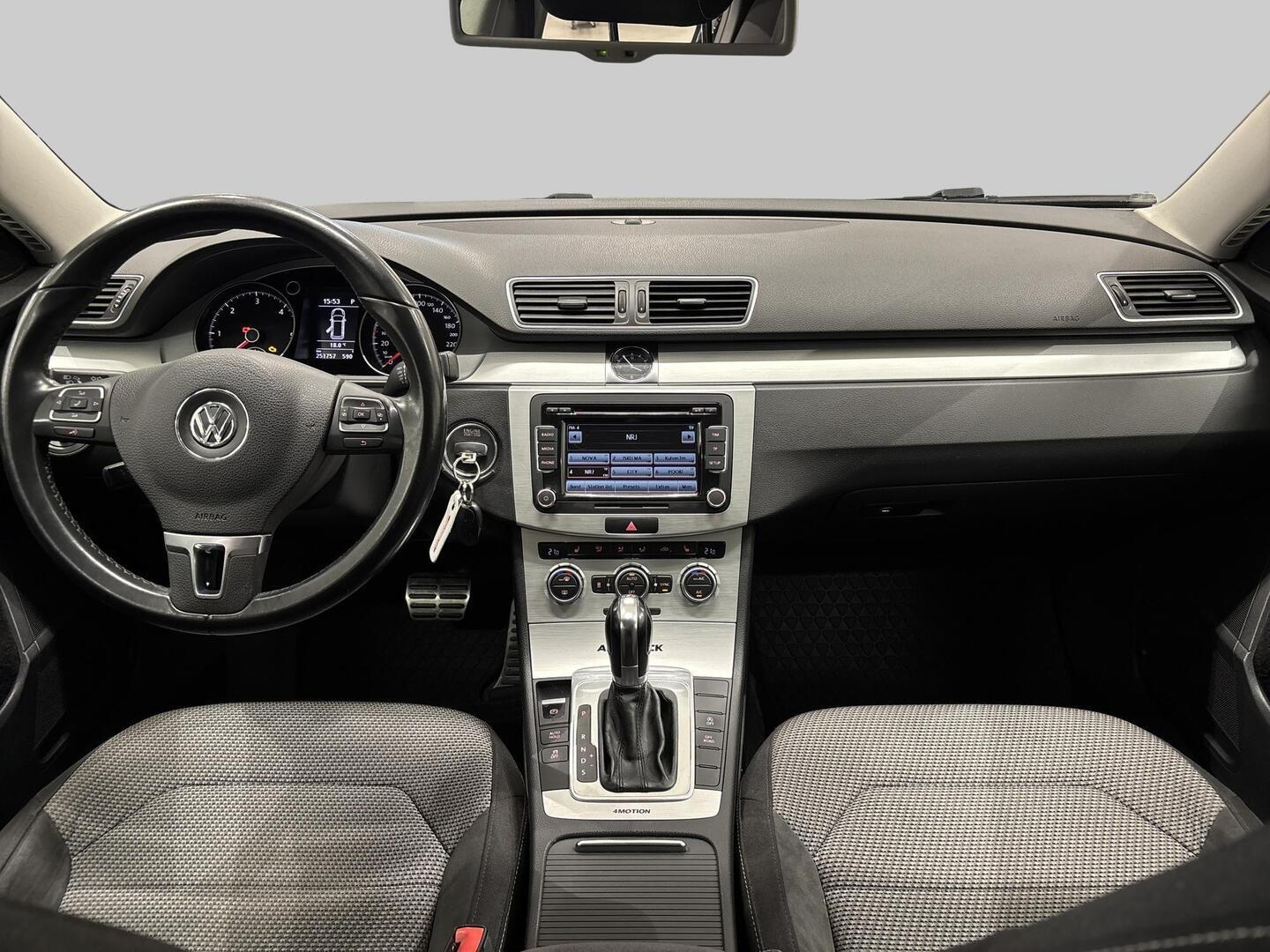 VOLKSWAGEN Passat 2013