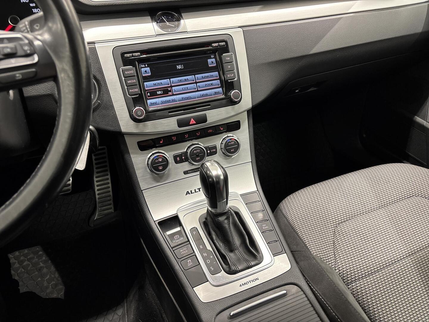 VOLKSWAGEN Passat 2013