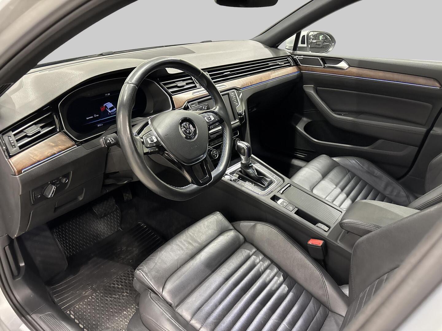 VOLKSWAGEN Passat 2017