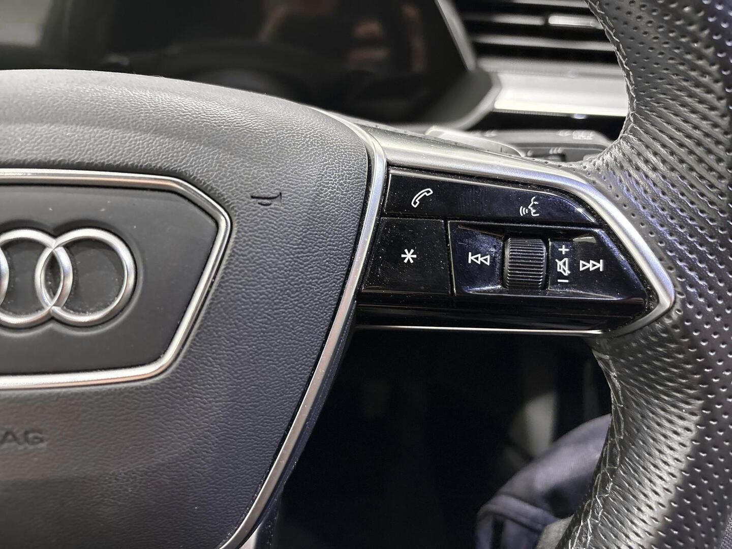 AUDI e-tron 2022