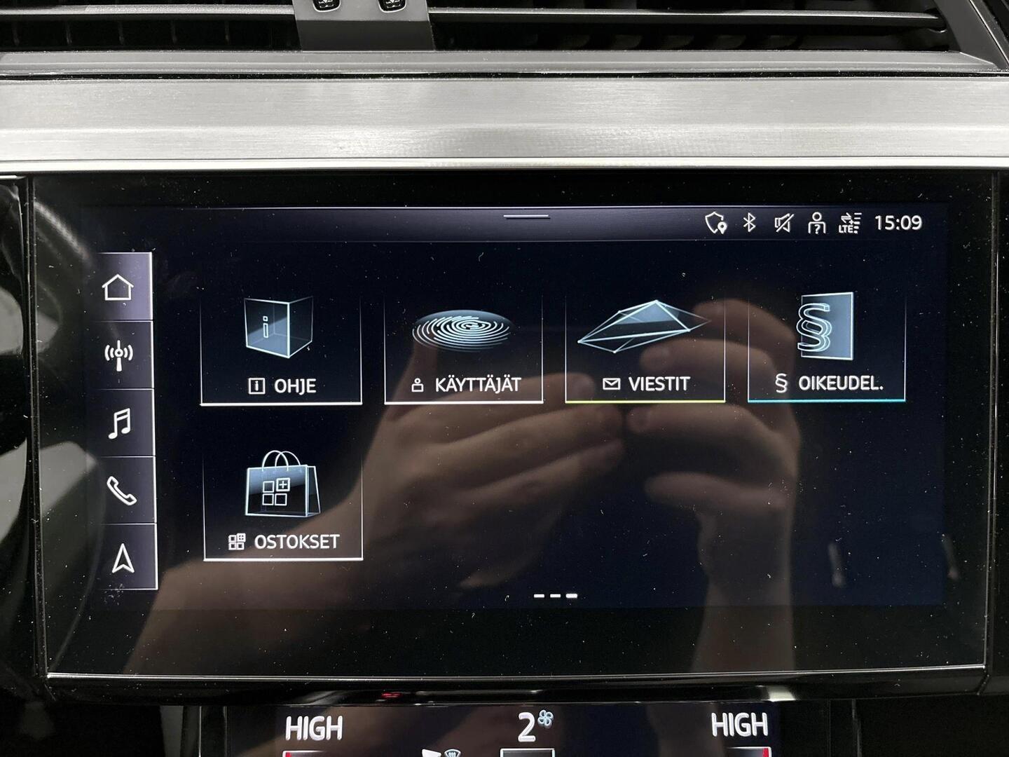 AUDI e-tron 2022