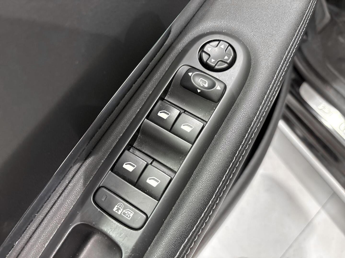 PEUGEOT 3008 2014