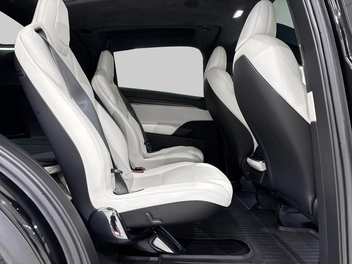 TESLA Model X 2023