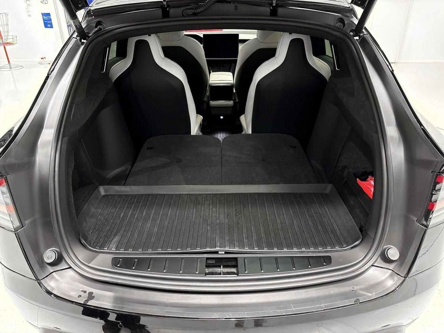 TESLA Model X 2023