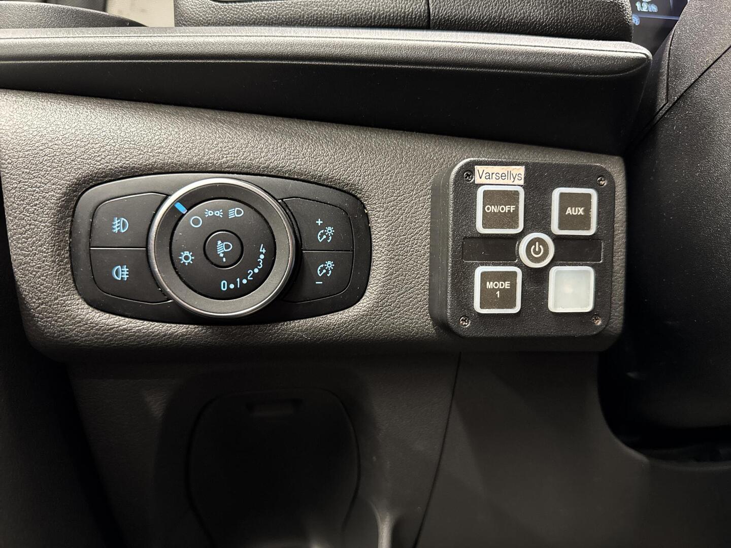 FORD TRANSIT CUSTOM 2023