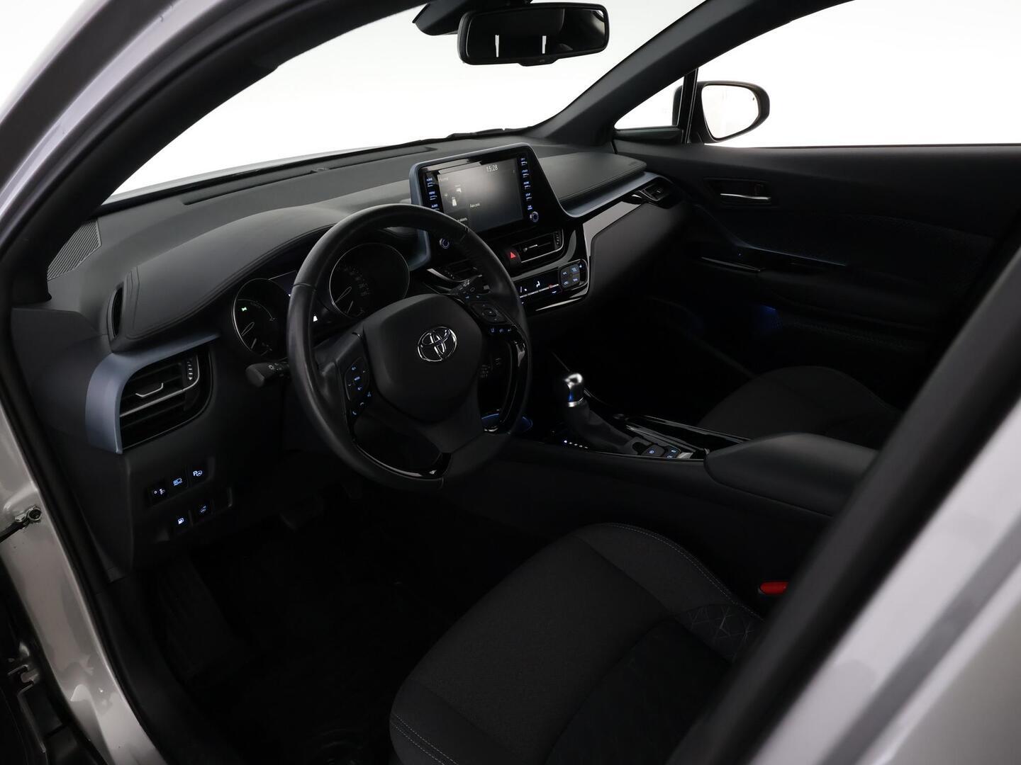 TOYOTA C-HR 2021