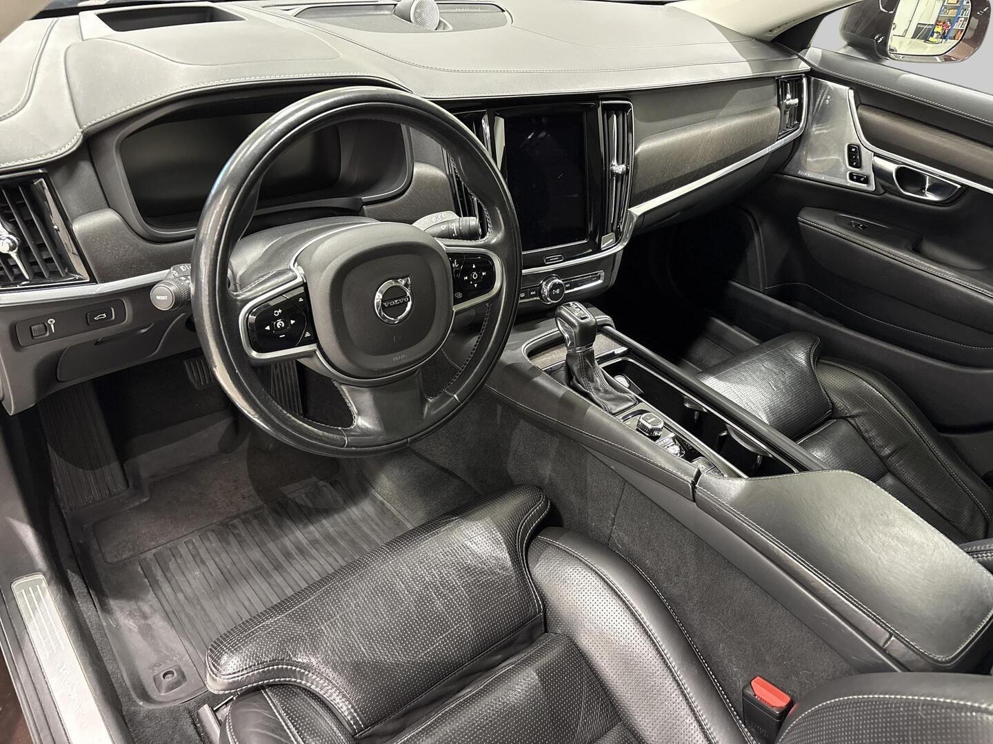 VOLVO V90 Cross Country 2017