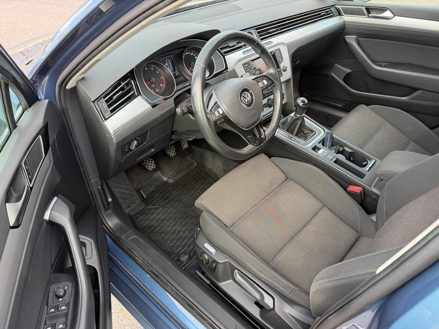 VOLKSWAGEN Passat 2017
