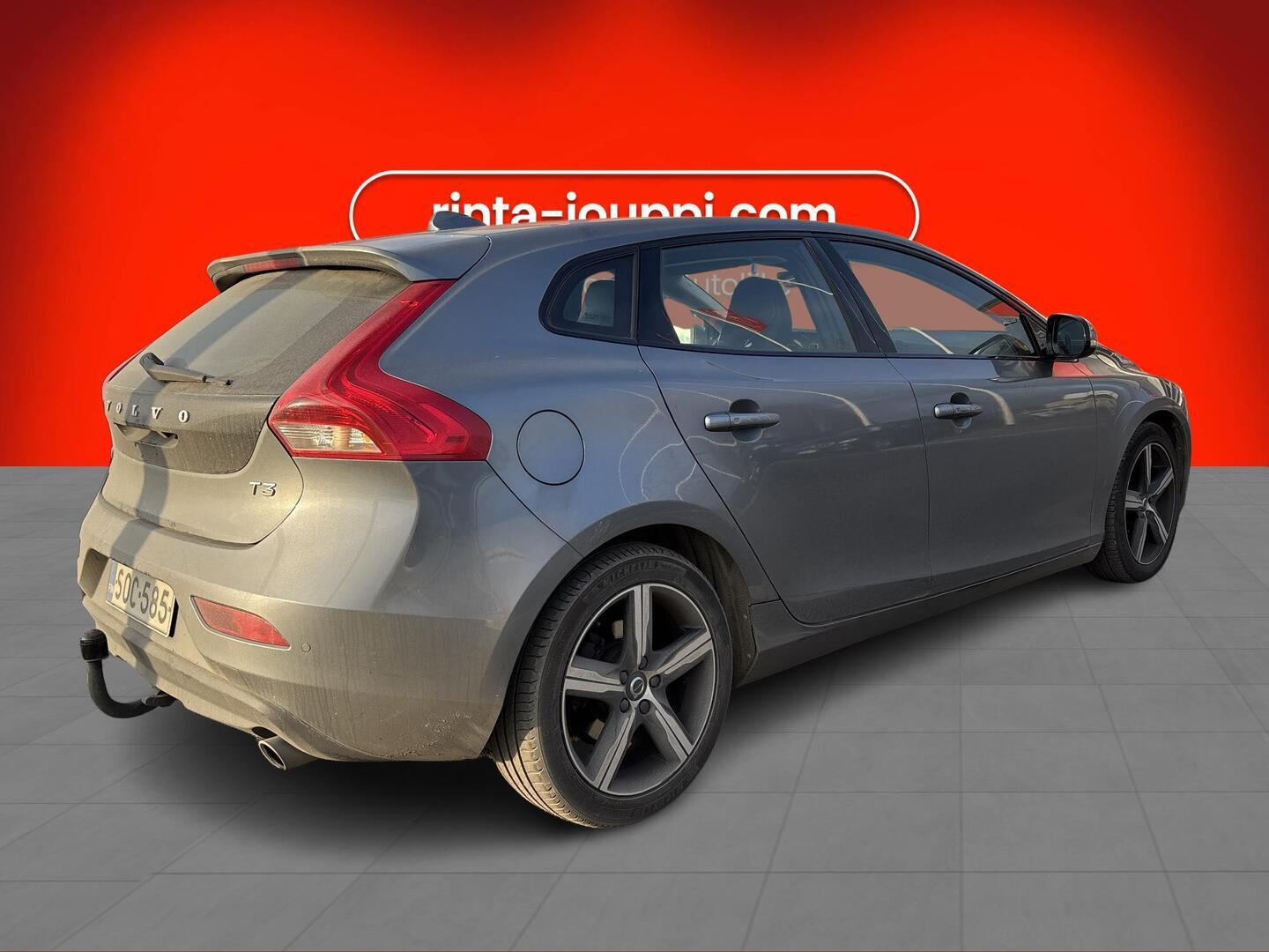 VOLVO V40 2019