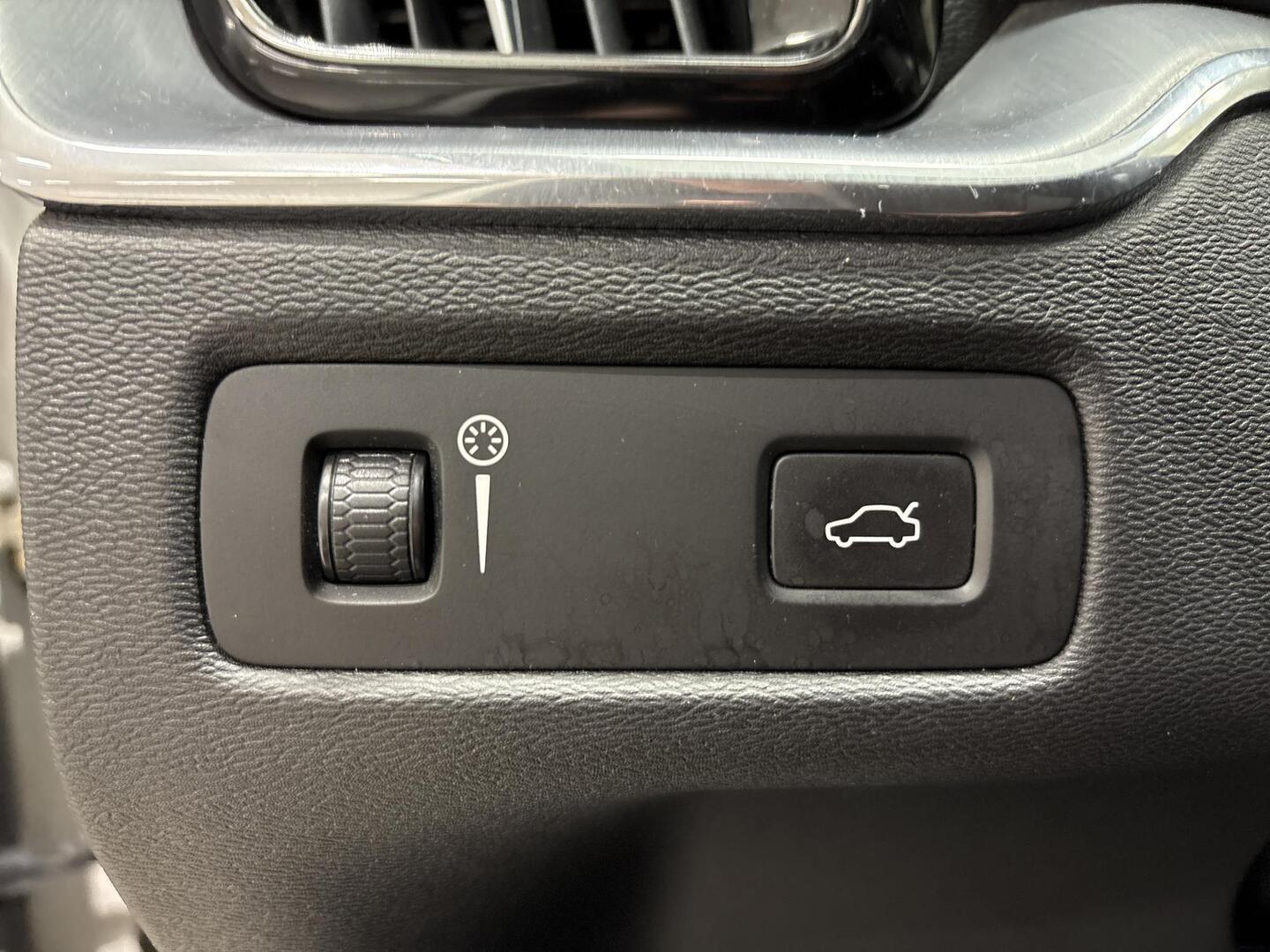 VOLVO XC60 2018