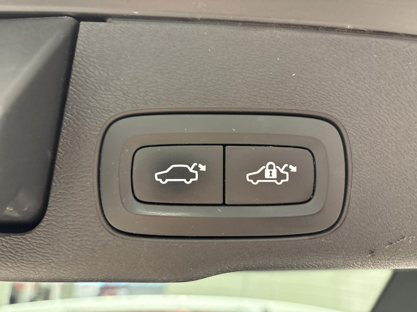 VOLVO XC60 2018