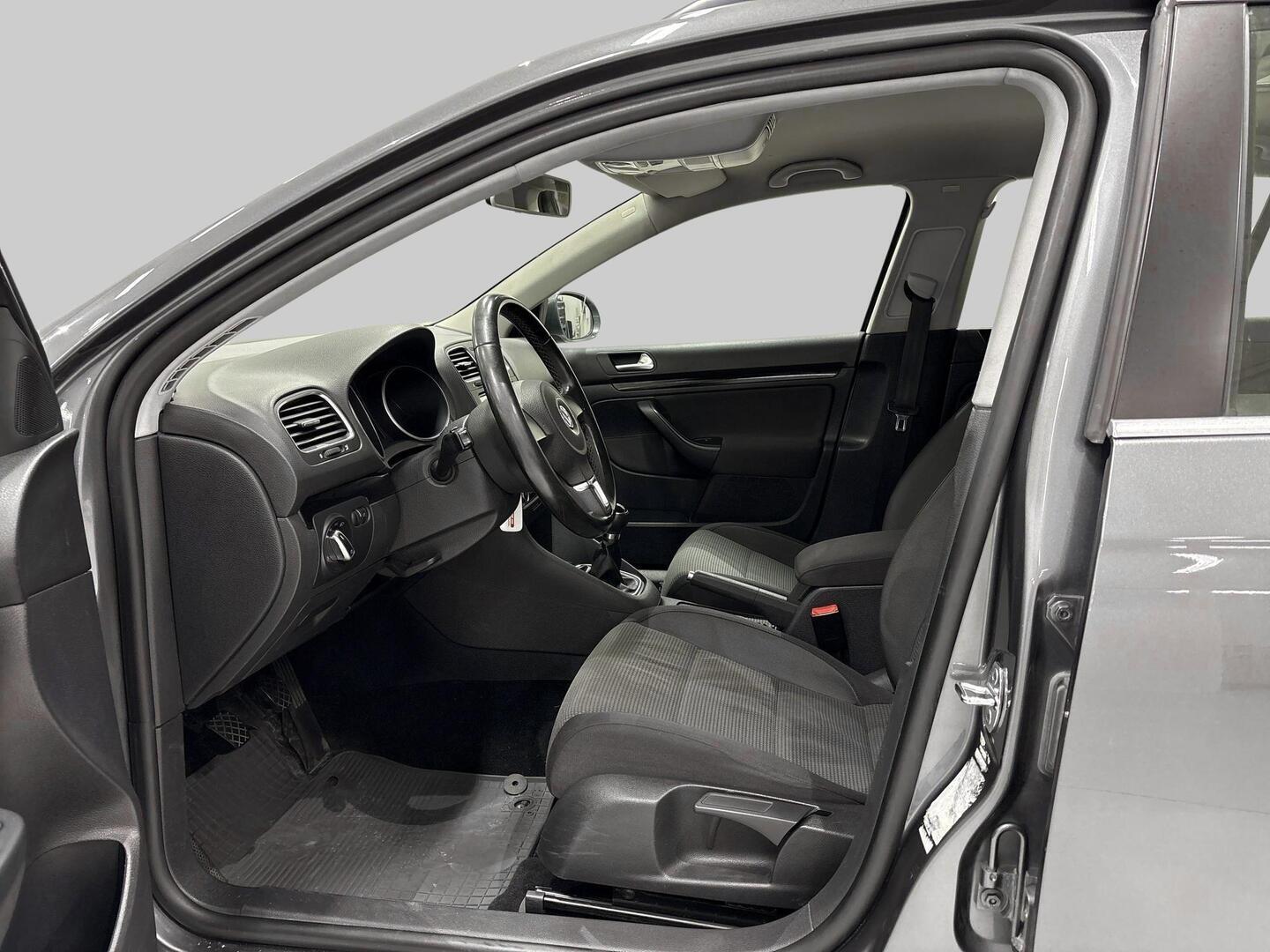 VOLKSWAGEN Golf 2010