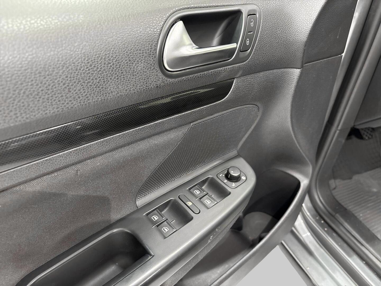 VOLKSWAGEN Golf 2010