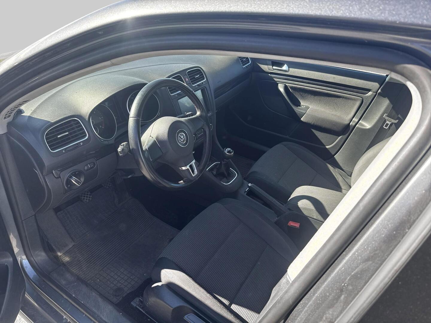 VOLKSWAGEN Golf 2010