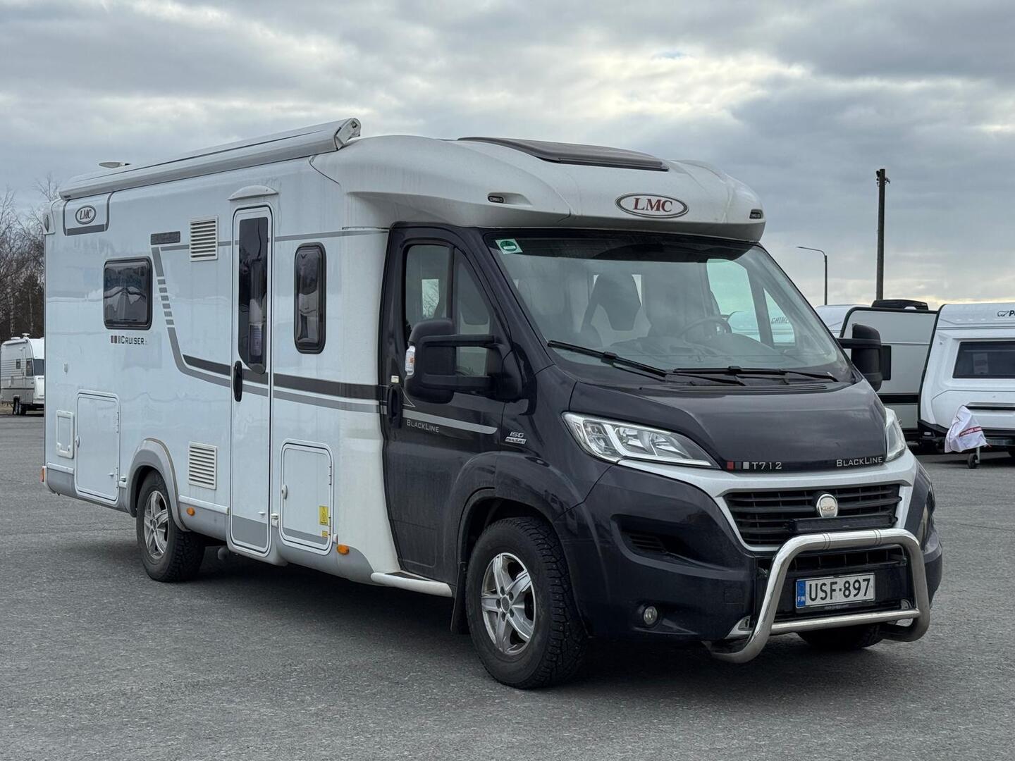LMC CRUISER T 712 BLACK LINE 2016