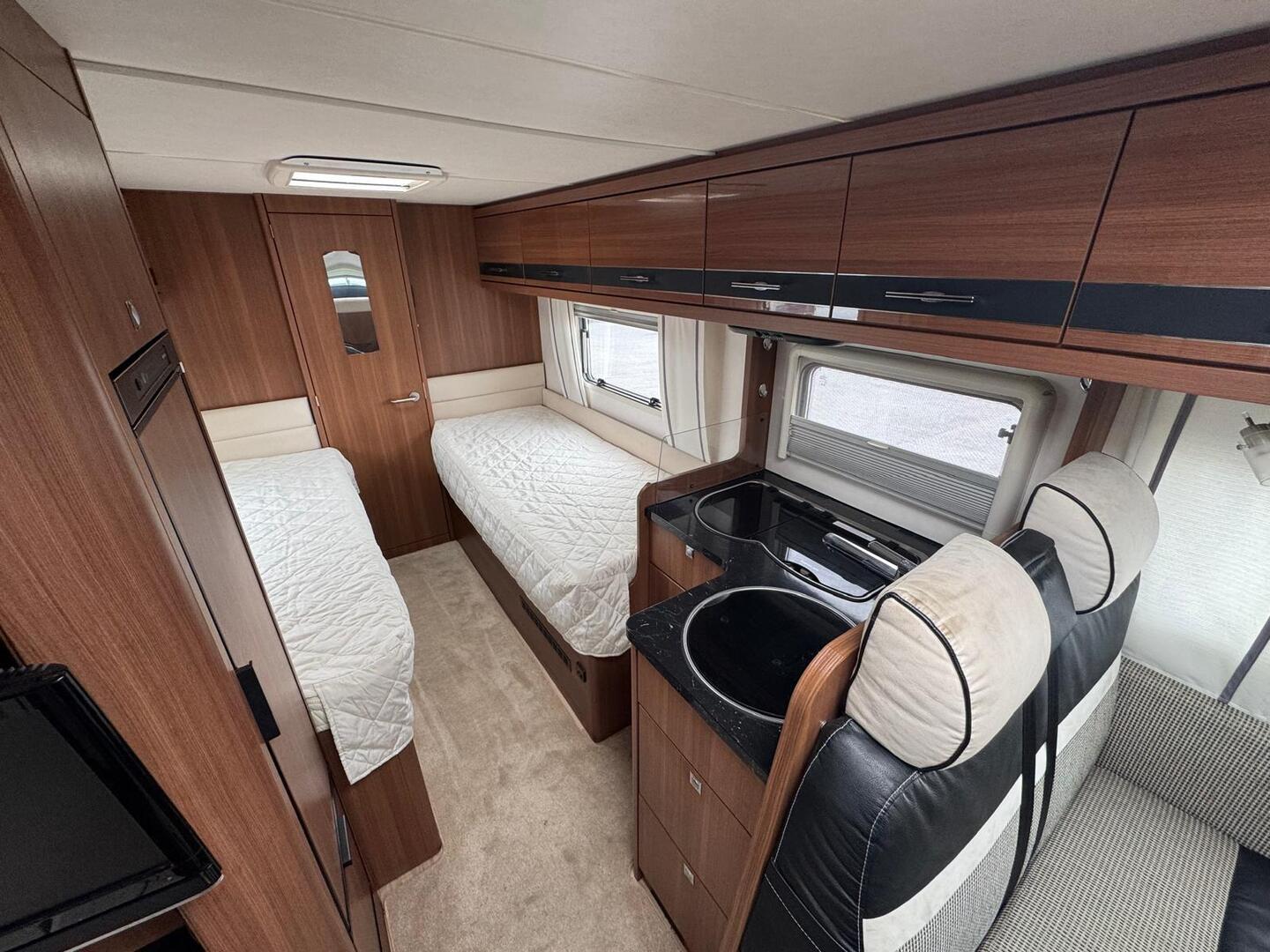 LMC CRUISER T 712 BLACK LINE 2016