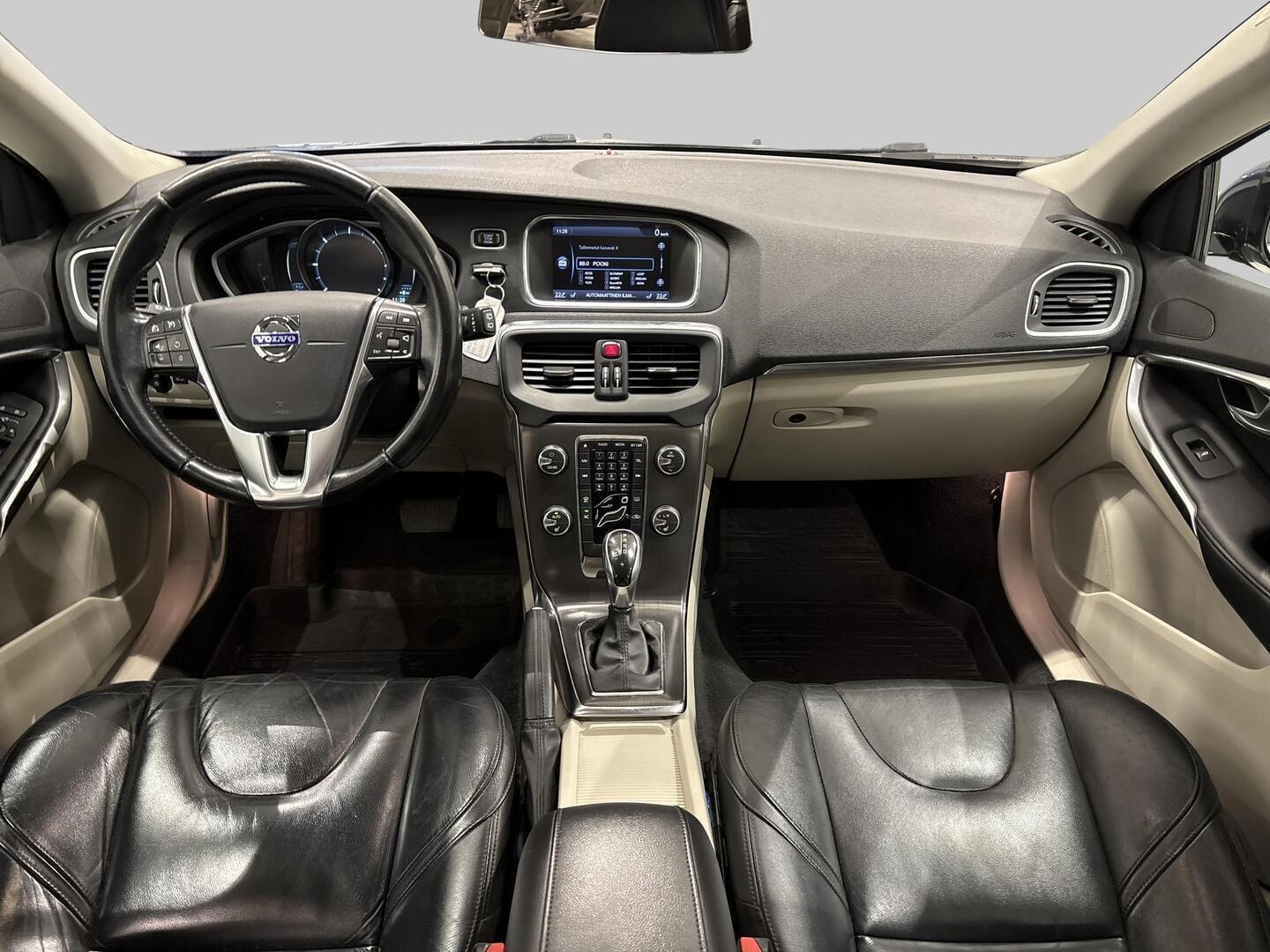 VOLVO V40 2013