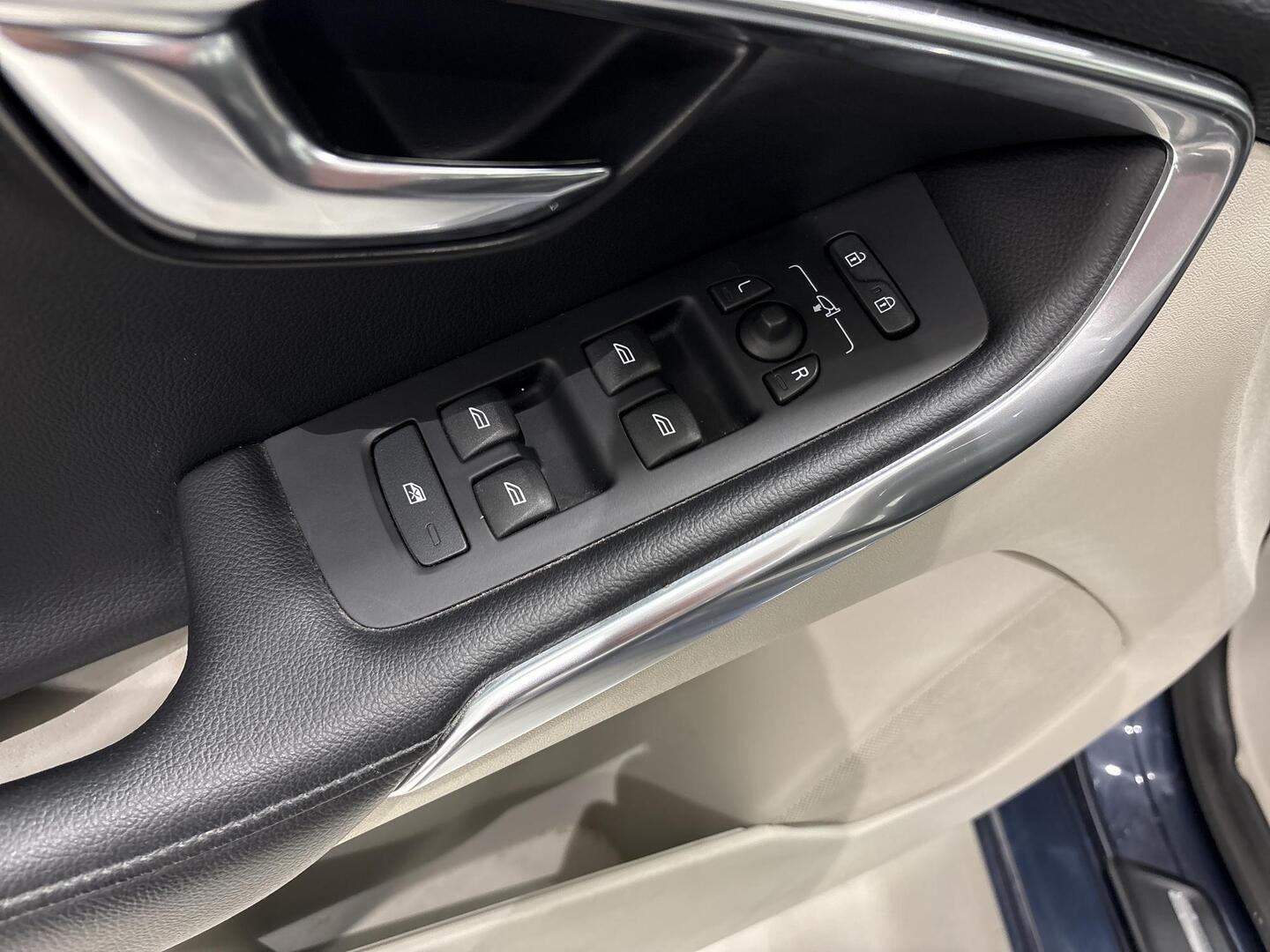 VOLVO V40 2013