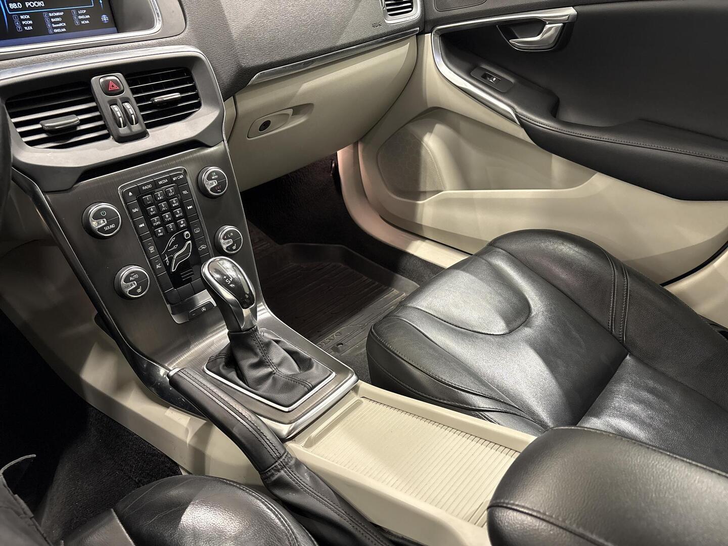 VOLVO V40 2013