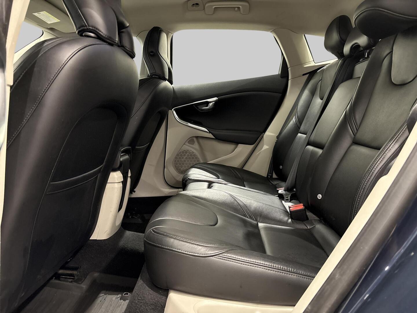 VOLVO V40 2013