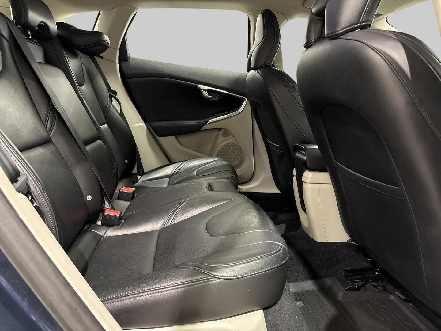 VOLVO V40 2013