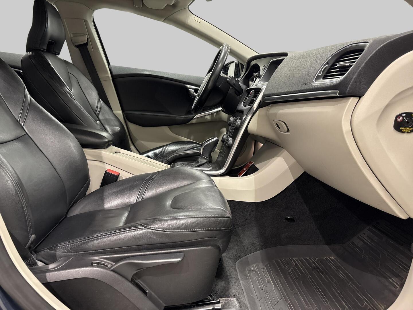 VOLVO V40 2013