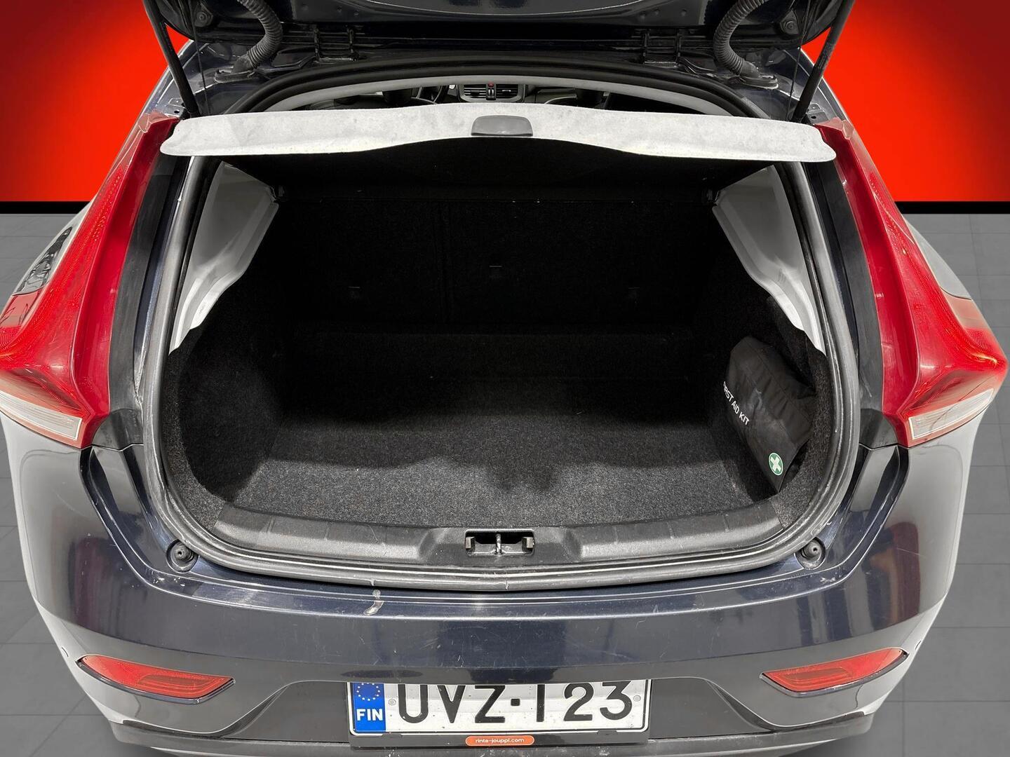 VOLVO V40 2013