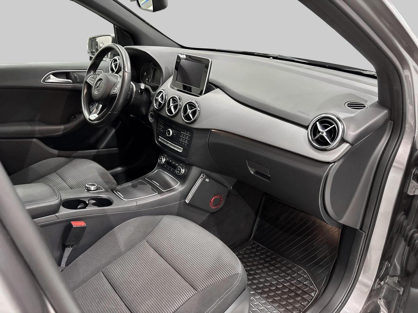 MERCEDES-BENZ B 2015