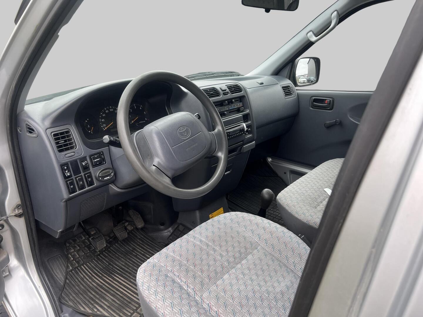TOYOTA Hiace 2006