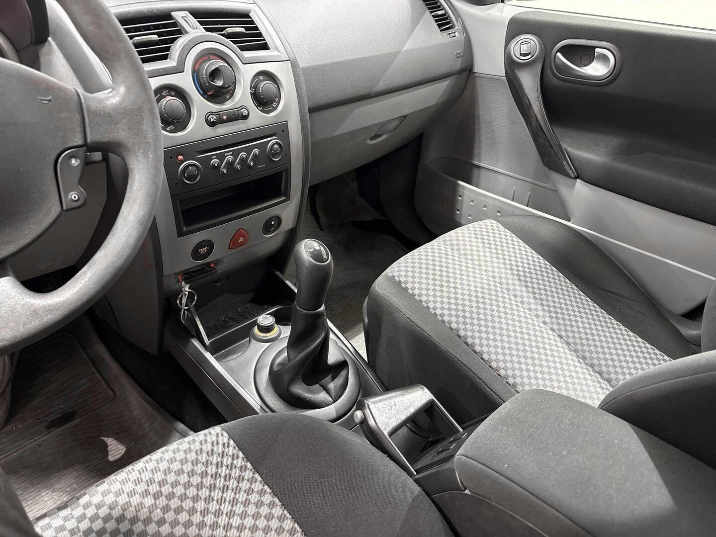 RENAULT Megane 2004