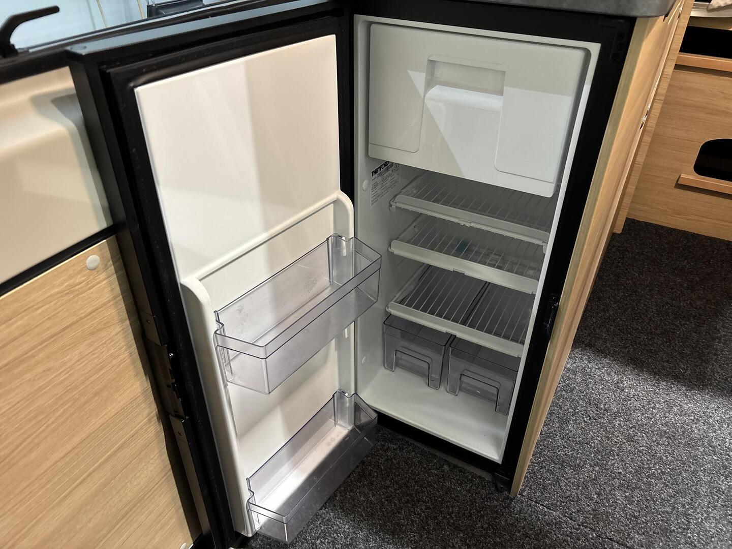 ROADCAR VAN R 640 2024