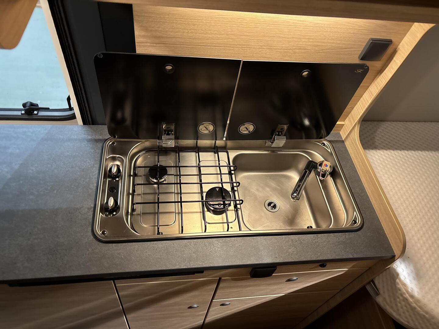 ROADCAR VAN R 640 2024