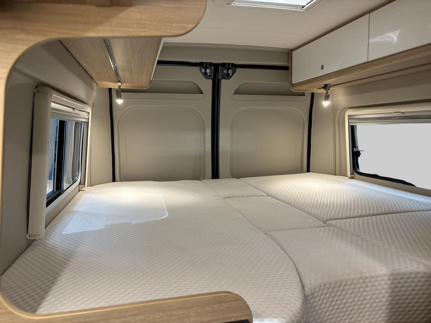 ROADCAR VAN R 640 2024