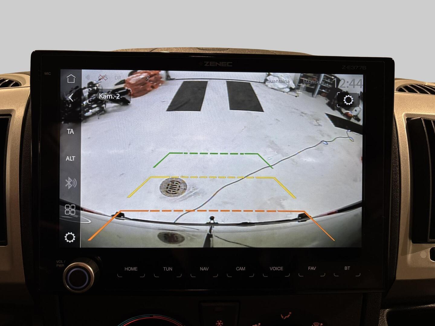 ROADCAR VAN R 640 2024