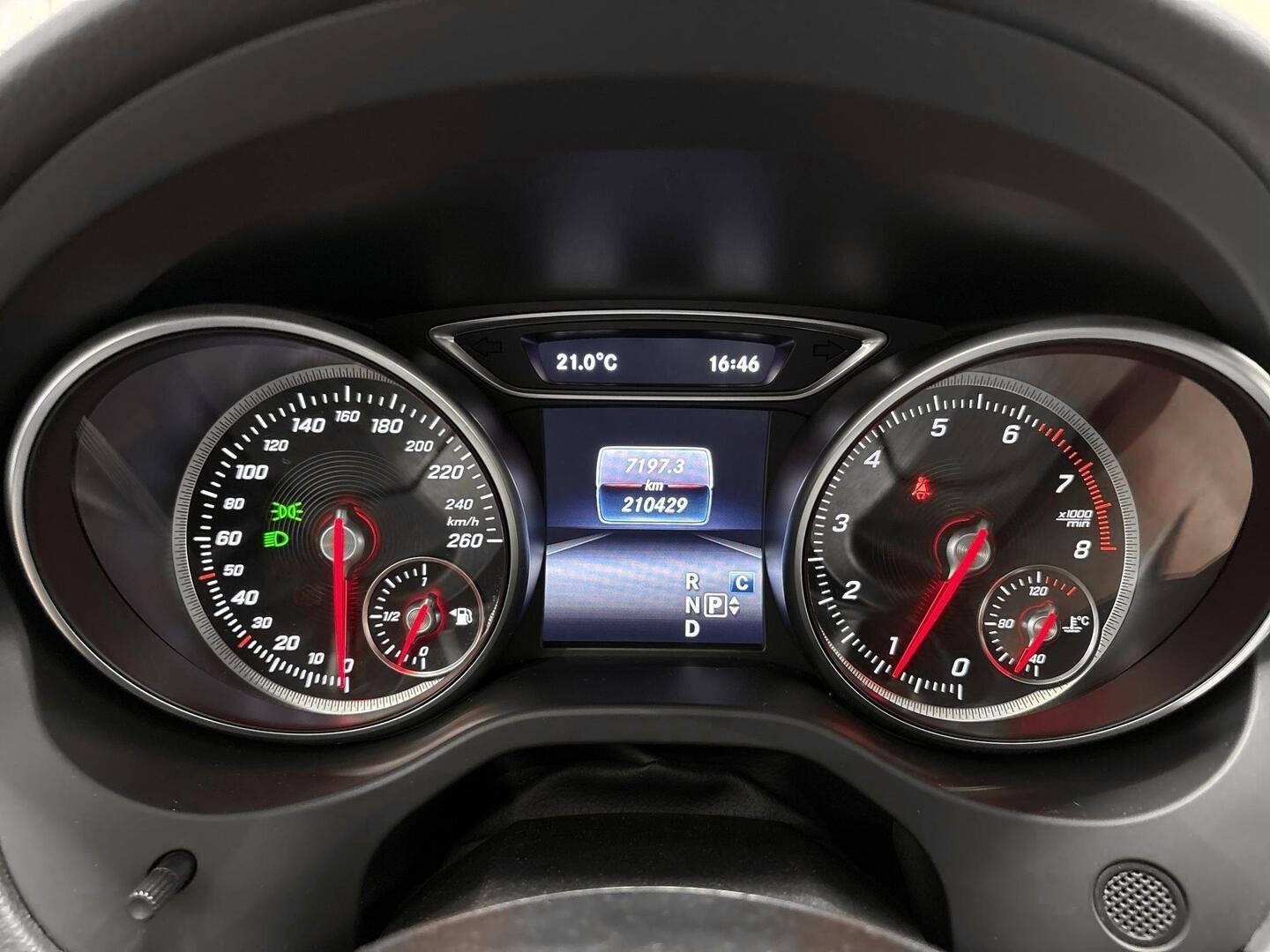 MERCEDES-BENZ CLA 2017