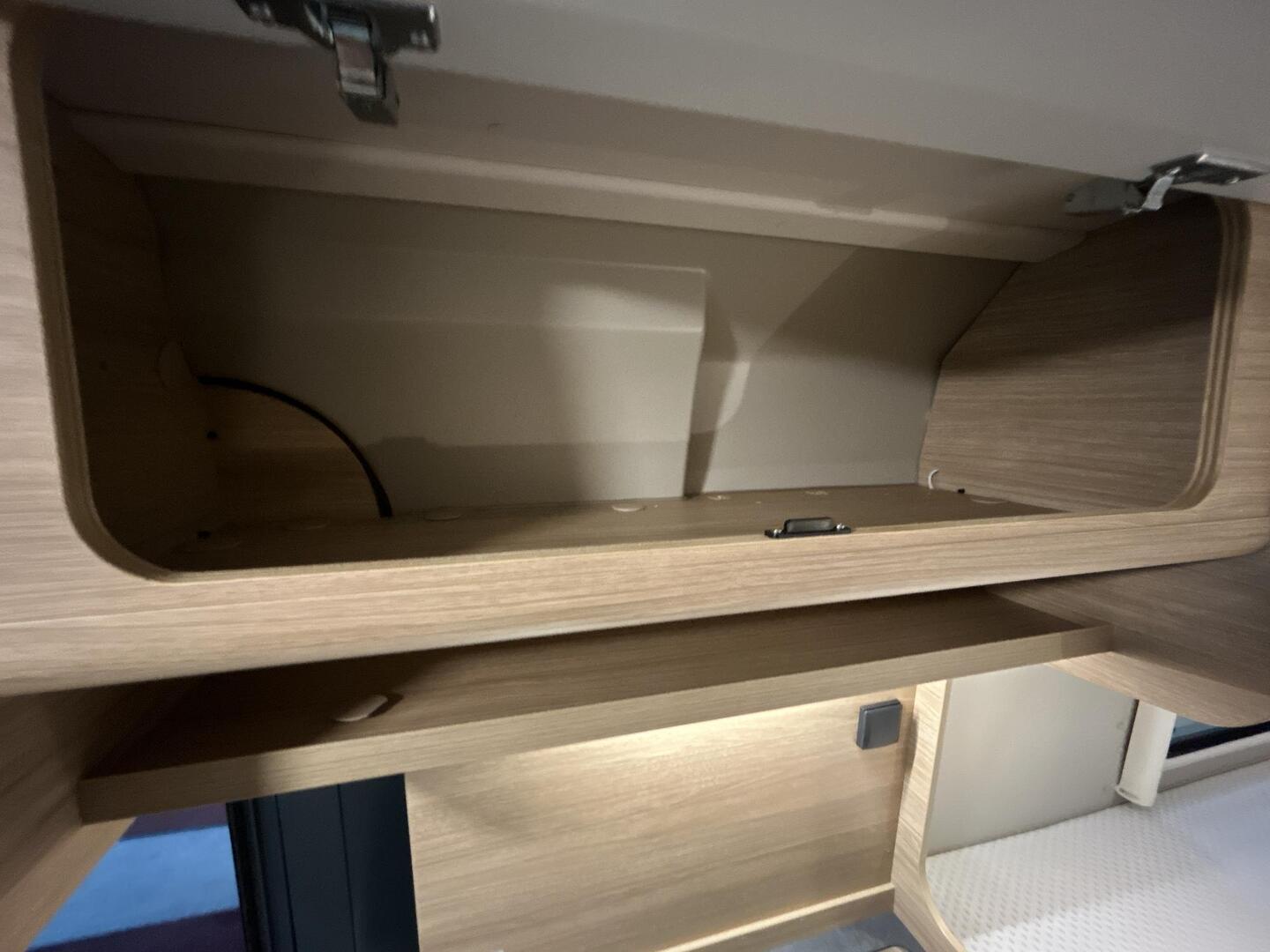 ROADCAR VAN R 640 2023