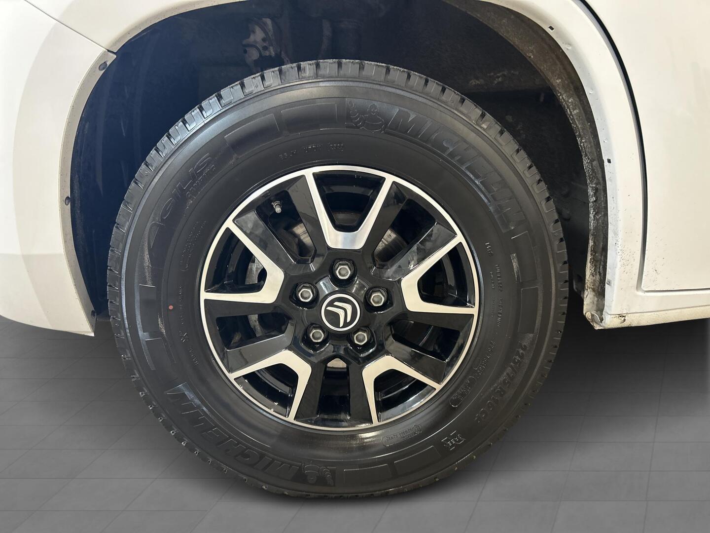 ROADCAR VAN R 640 2023