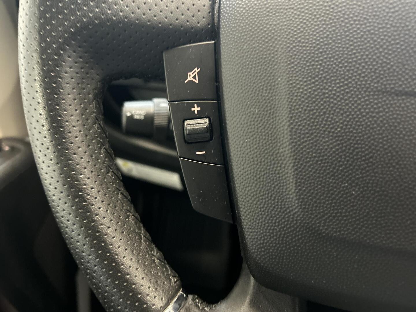 ROADCAR VAN R 640 2023