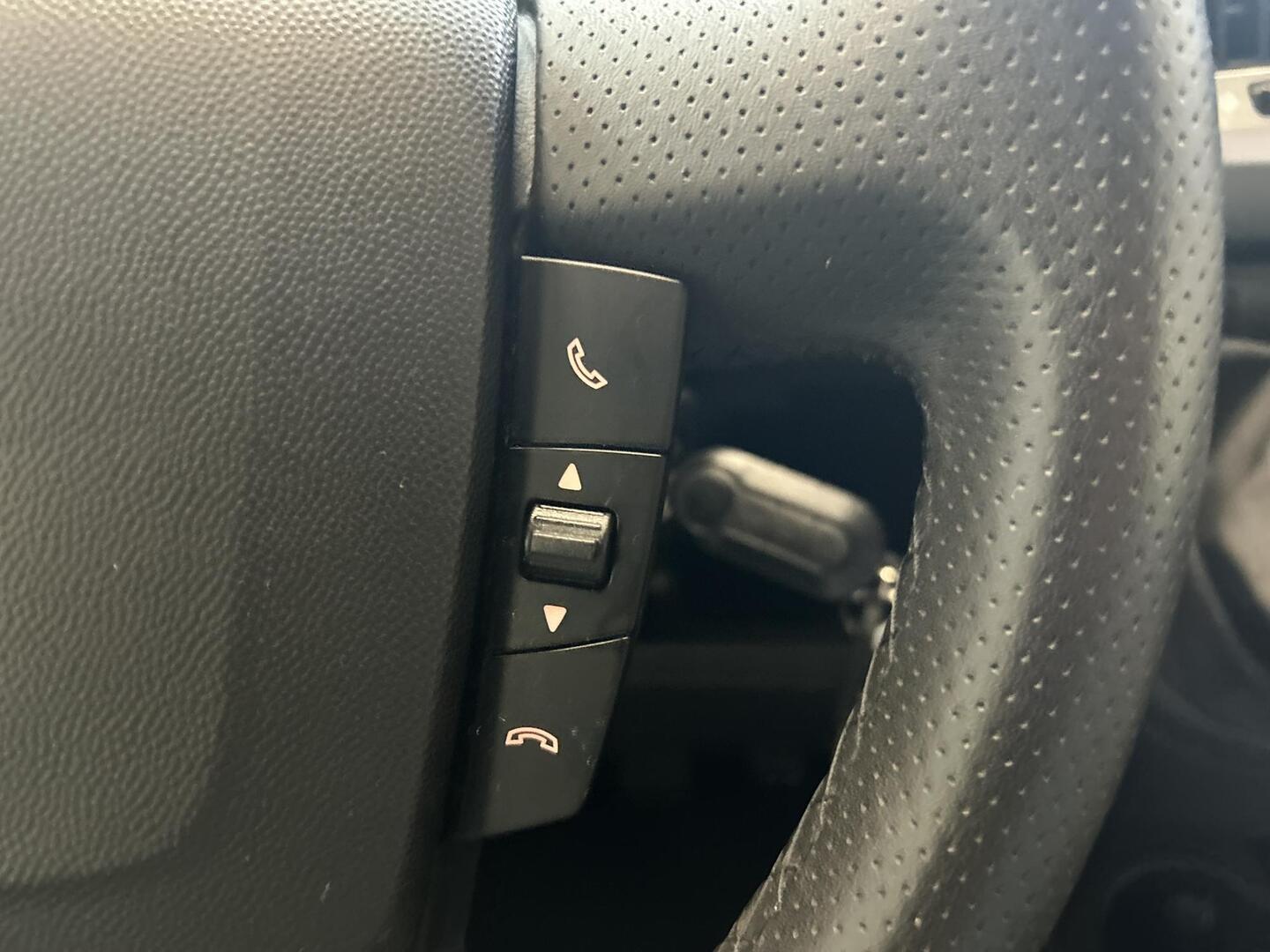 ROADCAR VAN R 640 2023