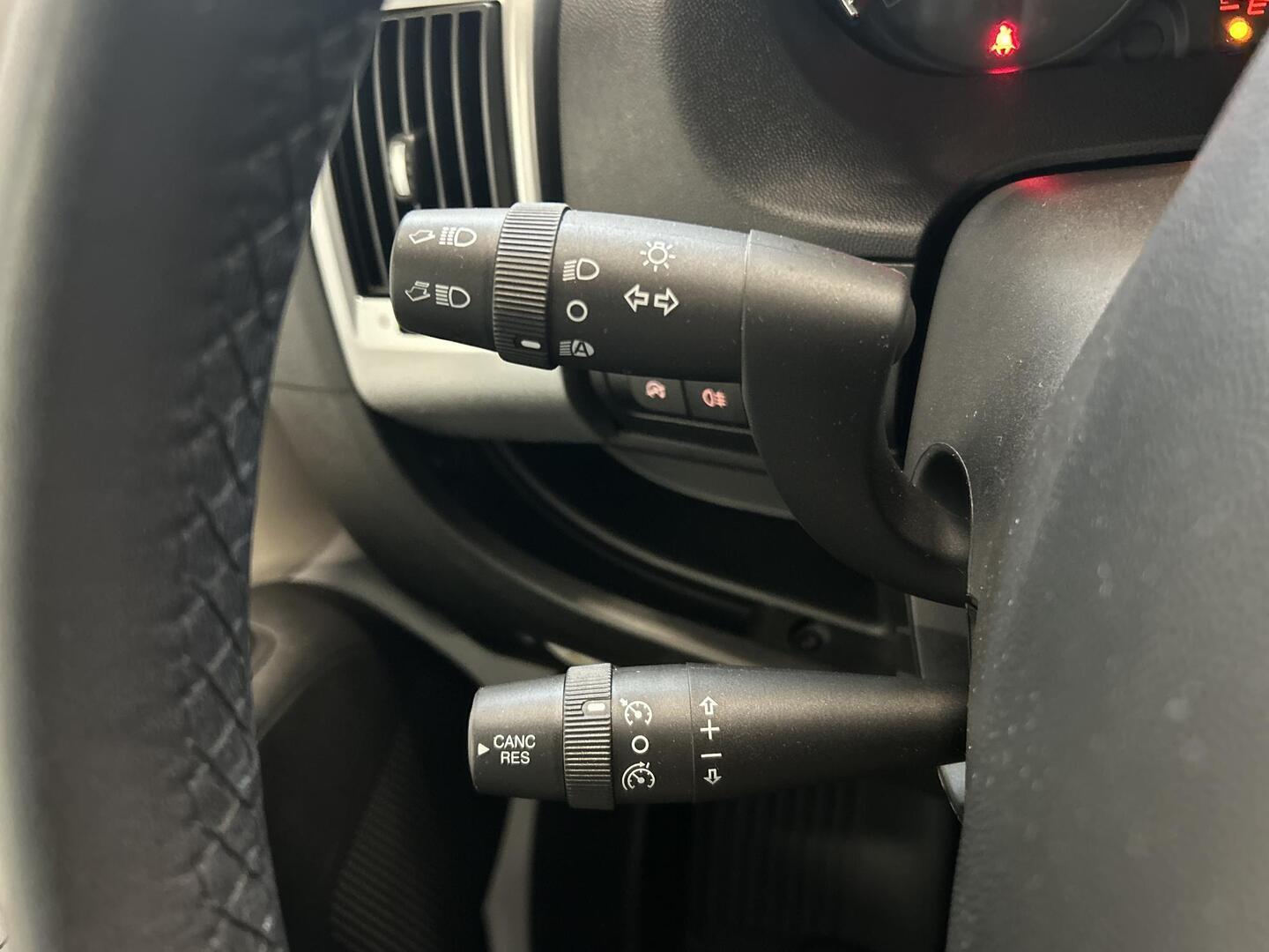 ROADCAR VAN R 640 2023