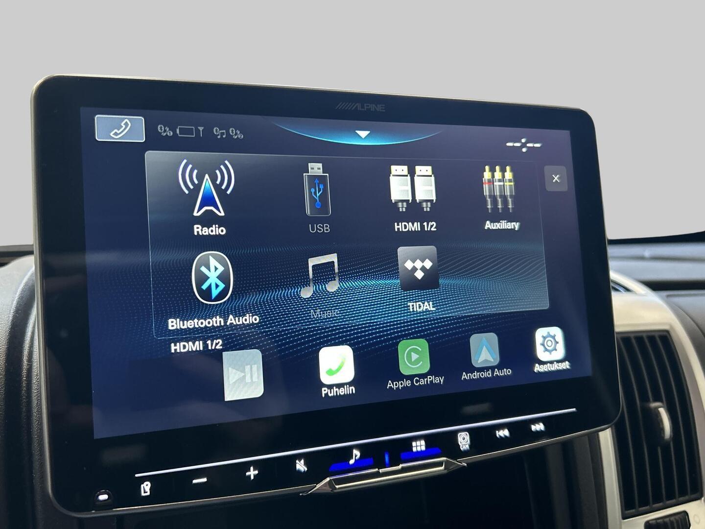 ROADCAR VAN R 640 2023