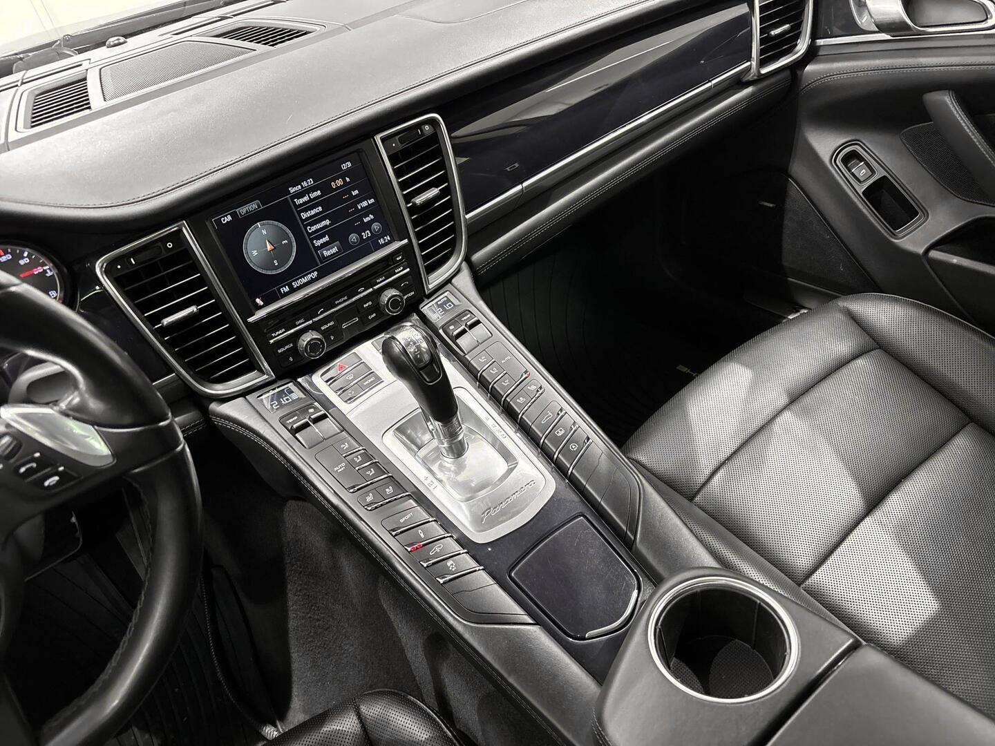 PORSCHE Panamera 2010