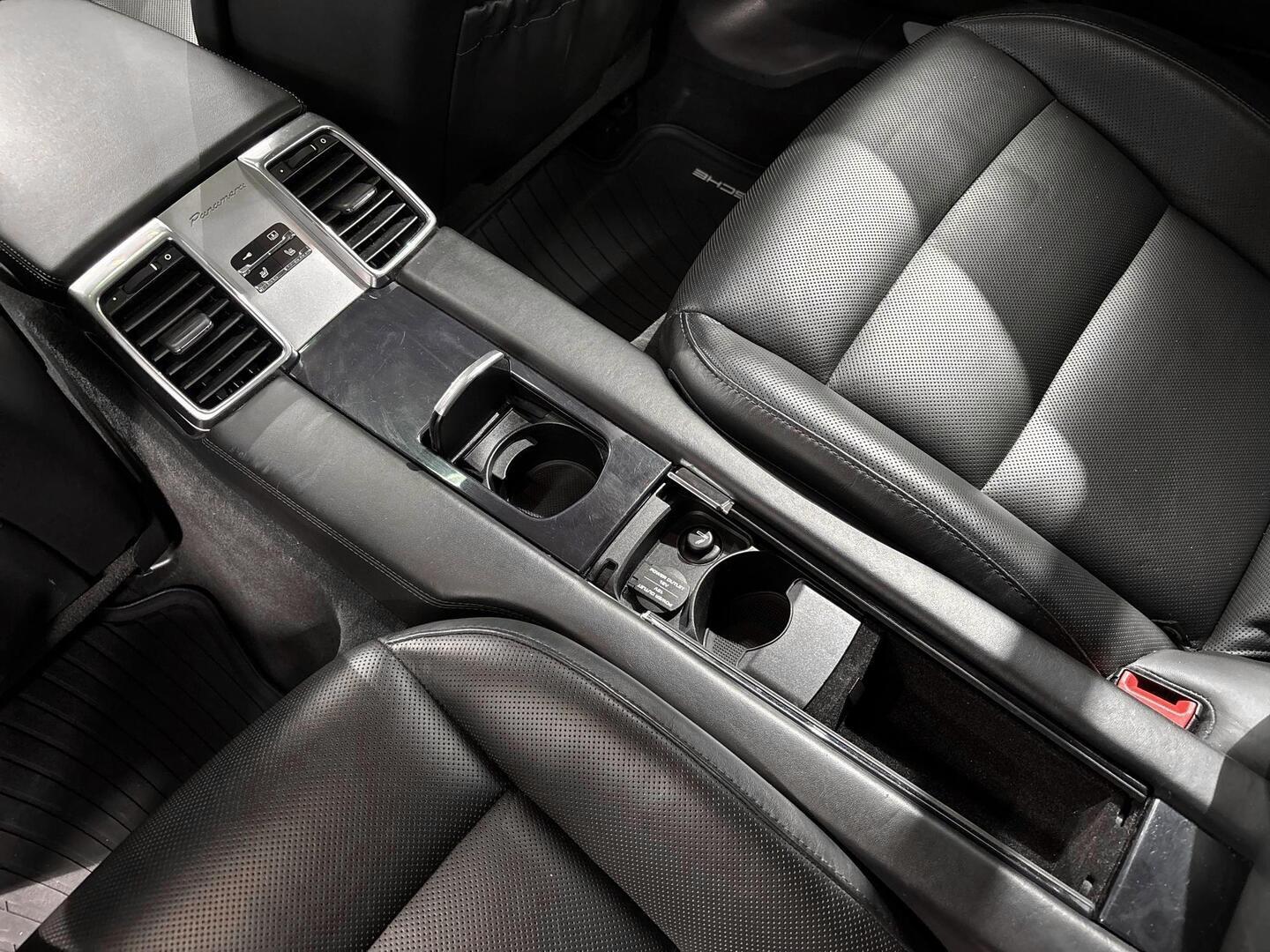 PORSCHE Panamera 2010