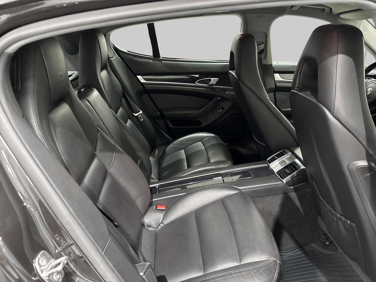 PORSCHE Panamera 2010